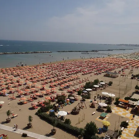 布鲁门酒店 里米尼