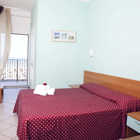 布鲁门酒店 里米尼